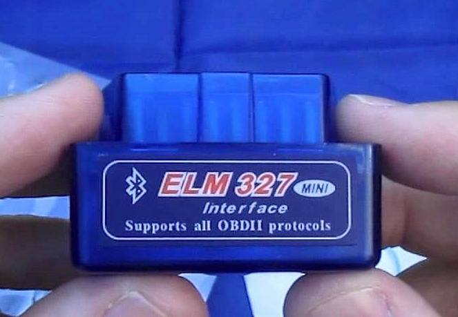 Le microcontrôleur ELM327 est l’un des nombreux types d’outils OBD peu coûteux.