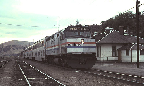 File:Empire Builder at Wishram station, July 1982.jpg