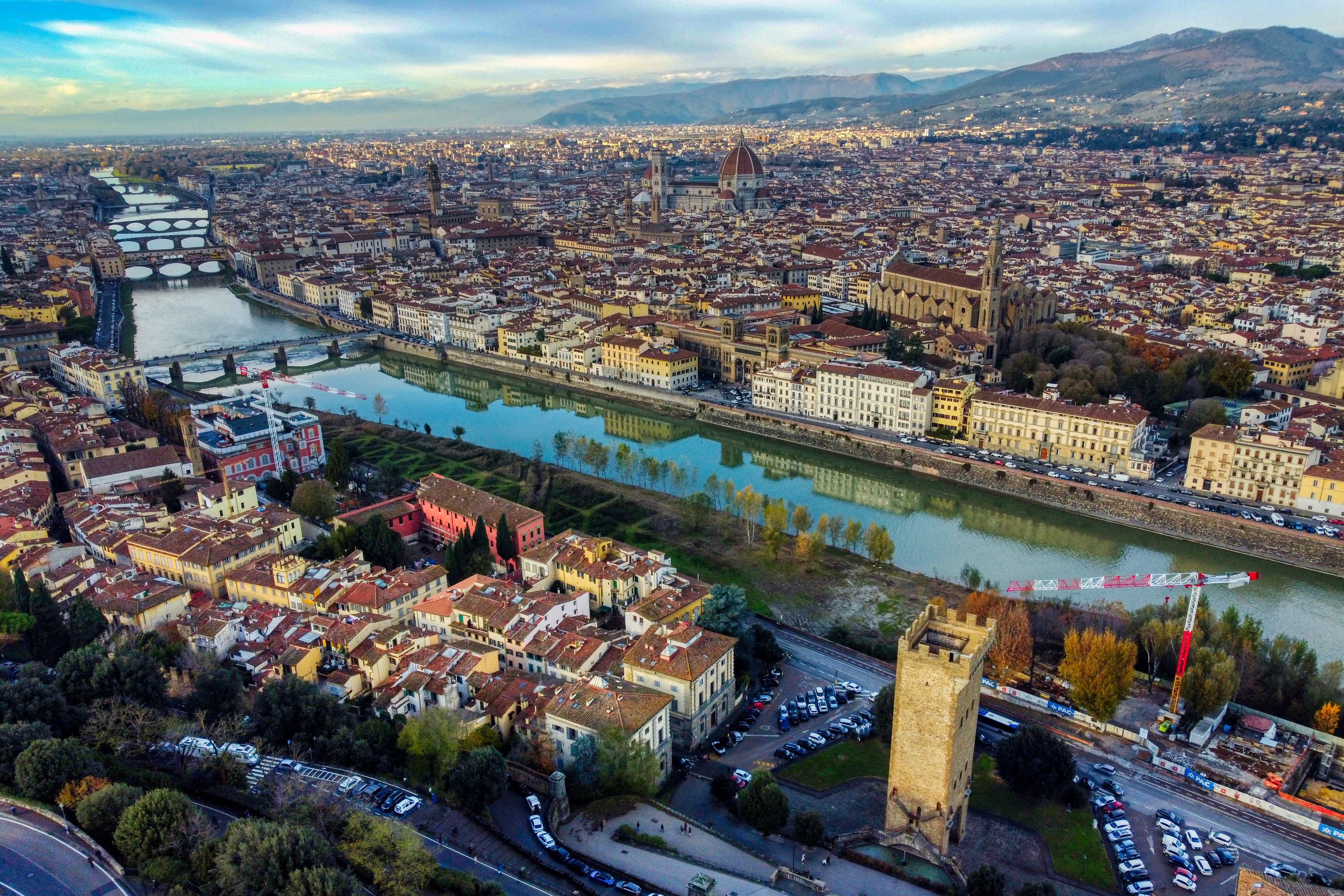 View of the Arno from the [[Piazzale Michelangelo]]