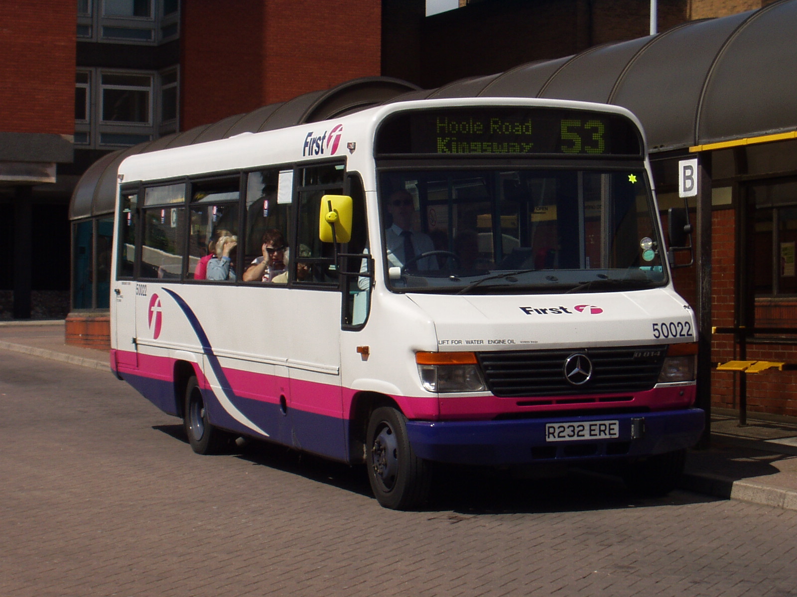 814 автобус царицыно. United Kingdom автобус.