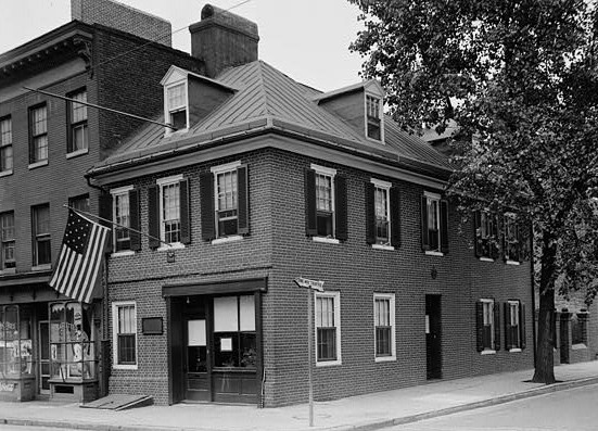 File:Flag House, 844 East Pratt & Albemarle Streets (Baltimore, Independent City, Maryland).jpg