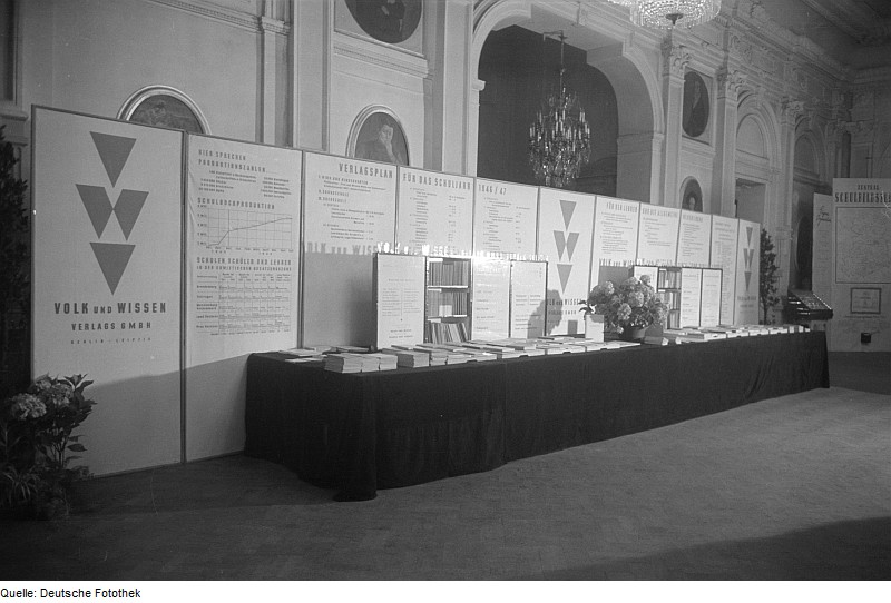 File:Fotothek df pk 0000232 005 Ausstellung ^ Pädagogischer Kongress.jpg