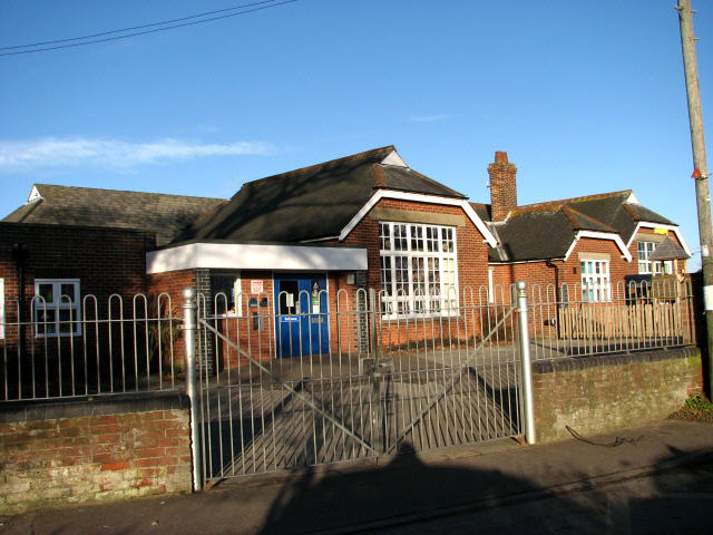 File:Freethorpe Community Primary School (1) - geograph.org.uk - 624977.jpg