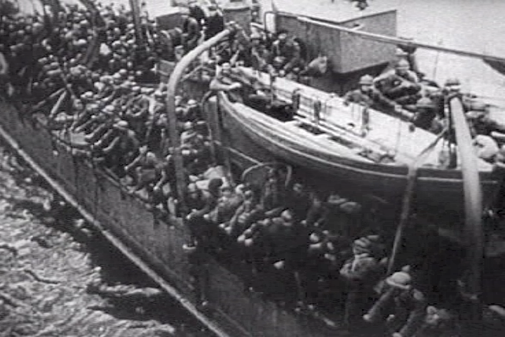 https://upload.wikimedia.org/wikipedia/commons/d/d2/French_troops_ship_dunkirk.png