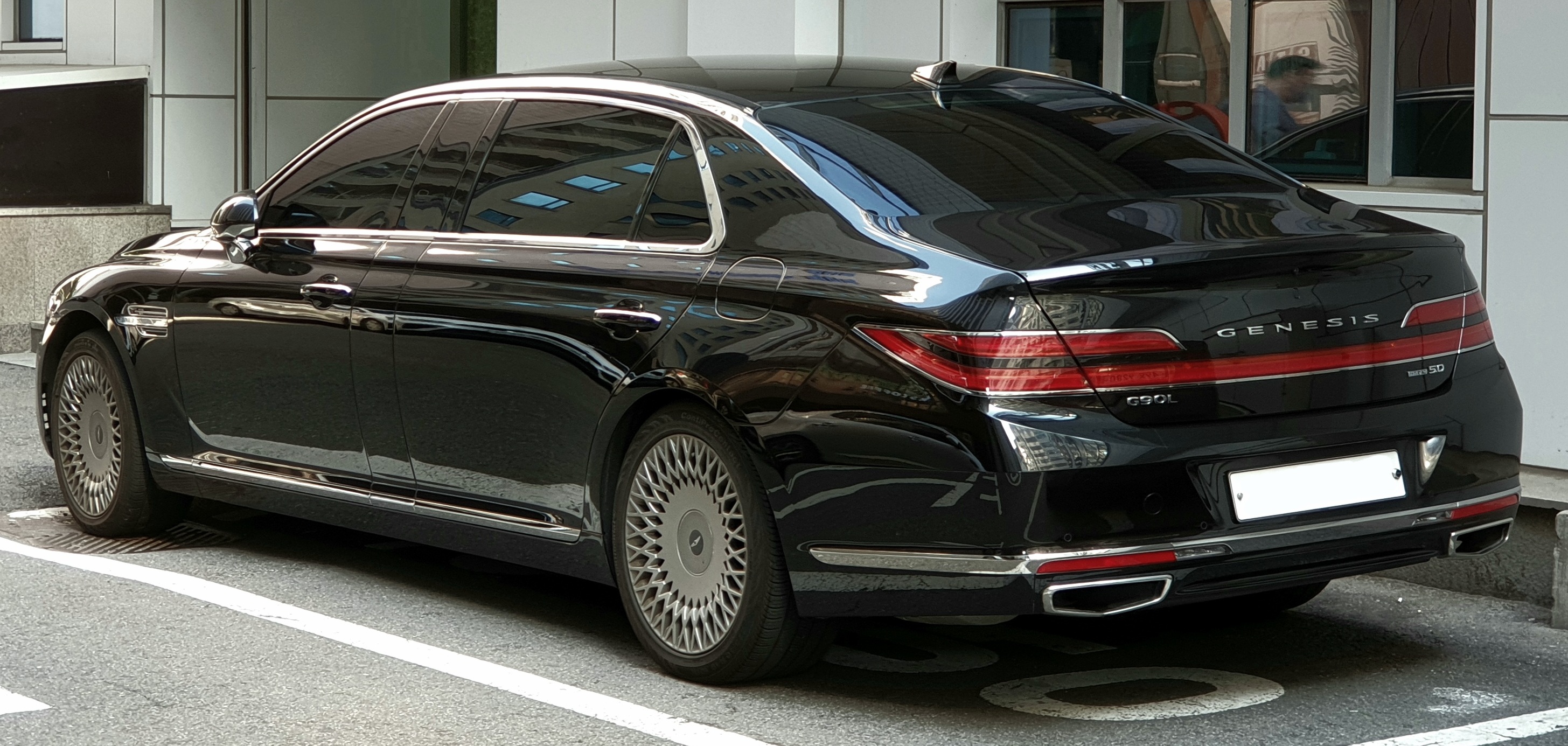 Genesis G90