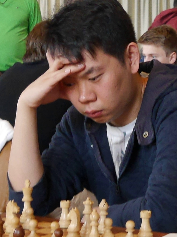 Grand Swiss 10: Caruana and Wang Hao lead