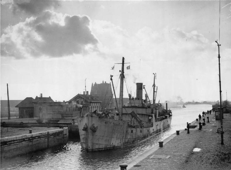 File:How the Royal Navy Cleared the Scheldt To Antwerp. 20 To 30 November 1944, Antwerp. the Royal Navy Sweeping the Scheldt Channel Clear of Mines To Allow Access To Antwerp. A26564.jpg