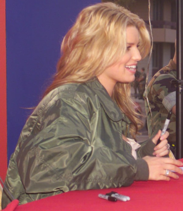 File:Jessica Simpson signs.jpg - Wikipedia