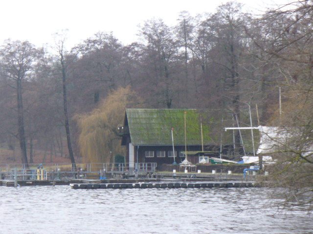 File:Kladow - Deutsch-Britischer Yacht Club - geo.hlipp.de - 31736.jpg