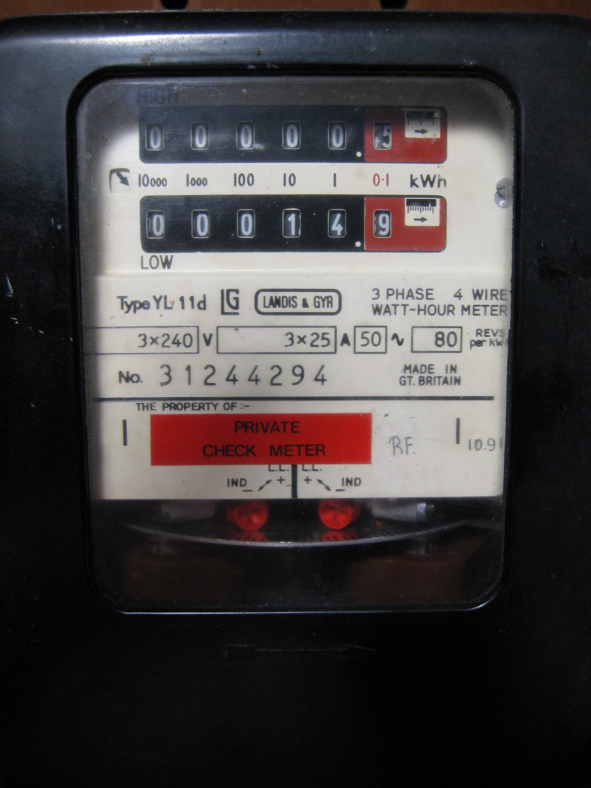 File:Landis & Gyr 2 rate electromechanical meter. Type YL11d.JPG -  Wikimedia Commons
