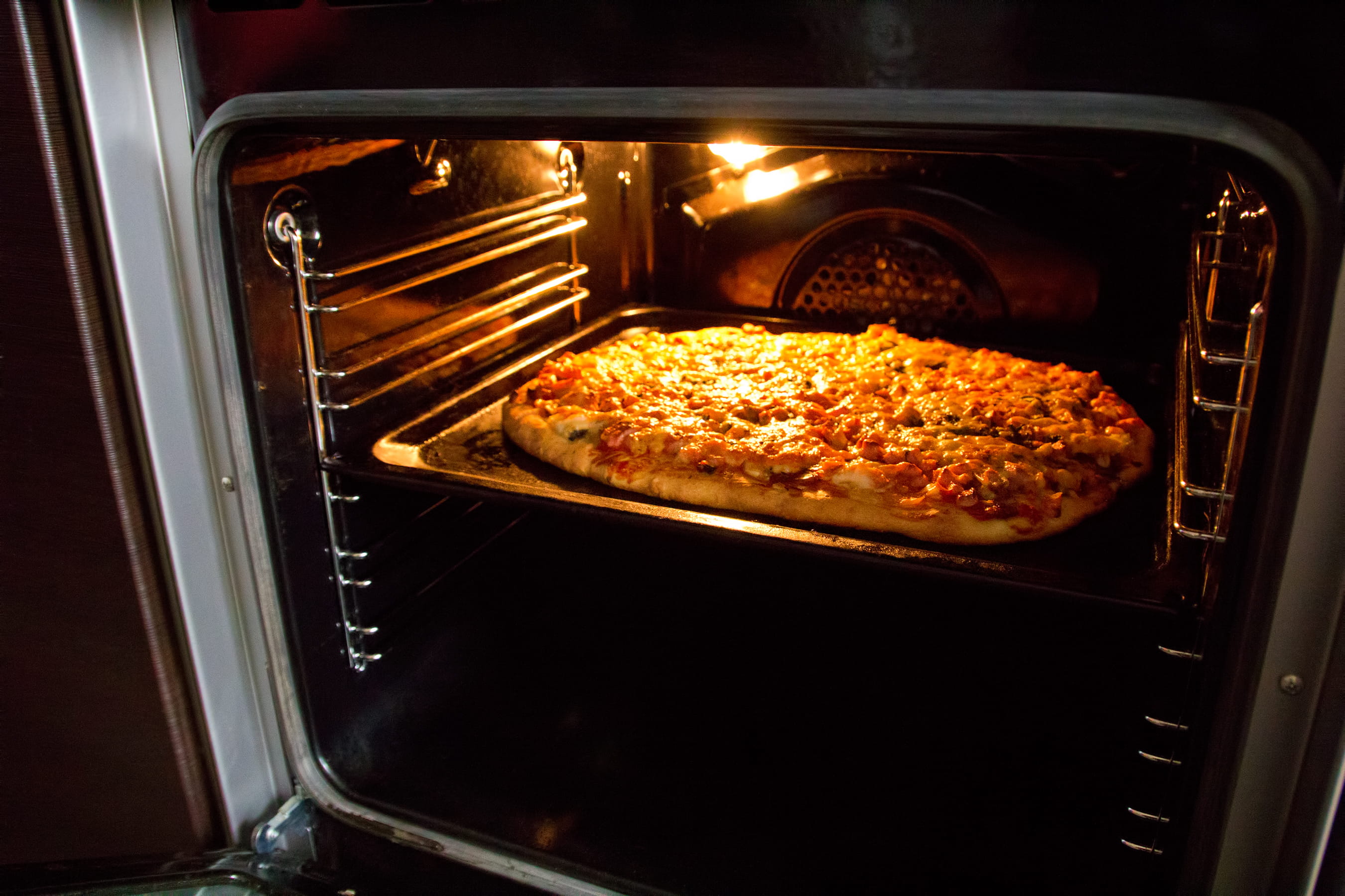 на какой уровень ставить противень в духовке с пиццей (120) фото