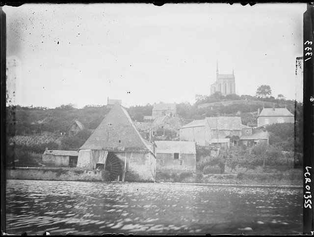 File:Moulin et chapelle de Matheflon.jpg