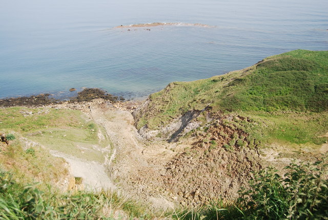 Mudflow, Lebberston Cliff - geograph.org.uk - 1910195