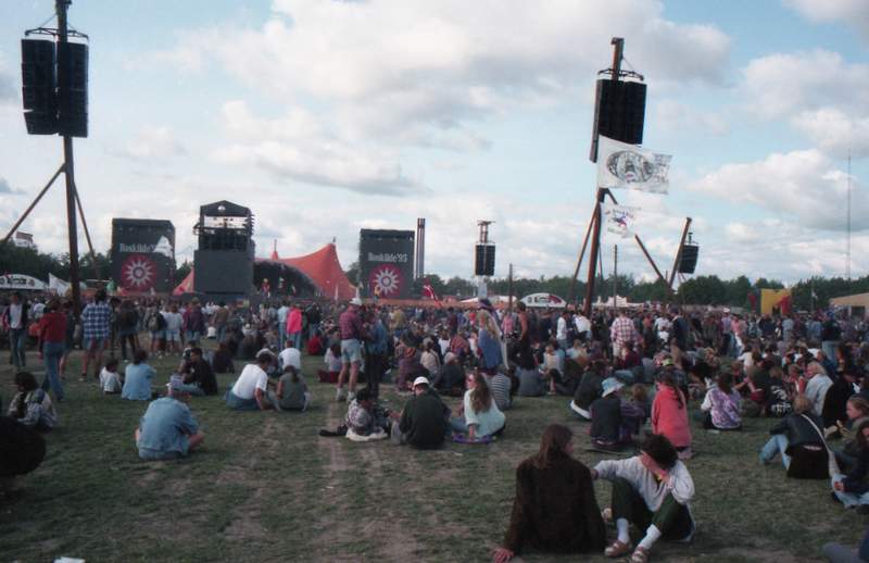 File:Roskilde Festival, 1995 (7805244600).jpg - Wikimedia Commons