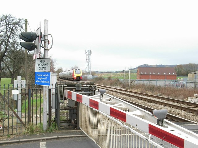 File:Stonehouse level crossing - geograph.org.uk - 321705.jpg