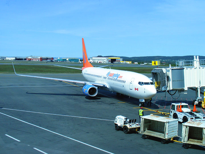 File:SunWing.jpg