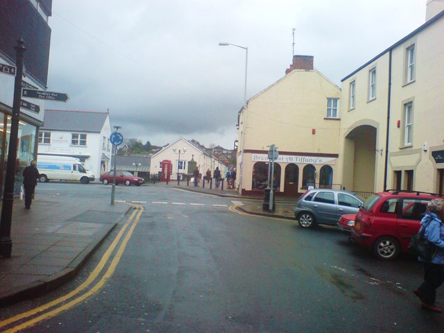 File:Swan Square - site of a 16th century Almshouse - geograph.org.uk - 1053594.jpg