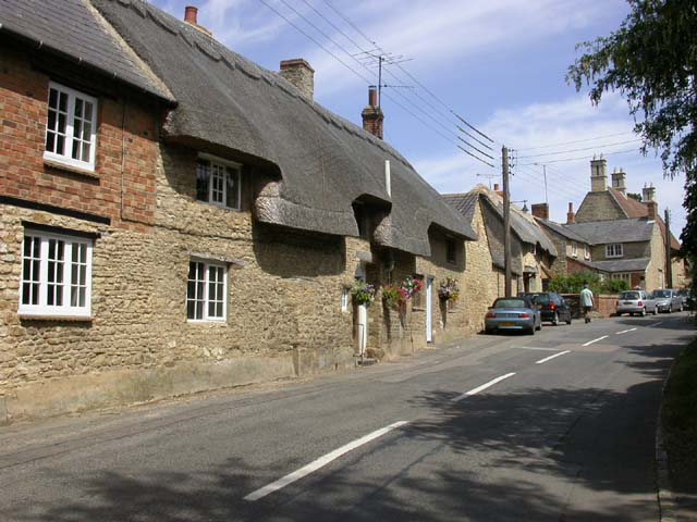 File:Thatch - geograph.org.uk - 204394.jpg