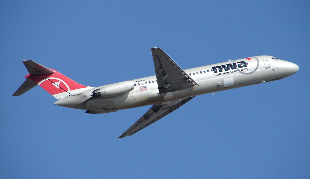 The DC-9 'stretch' aka series 30 (439087516).jpg