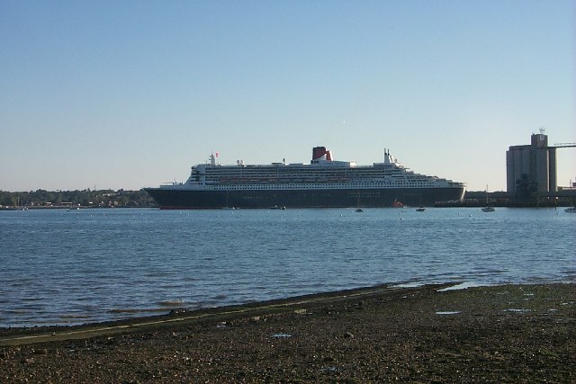 File:The Queen Mary 2 - geograph.org.uk - 23057.jpg