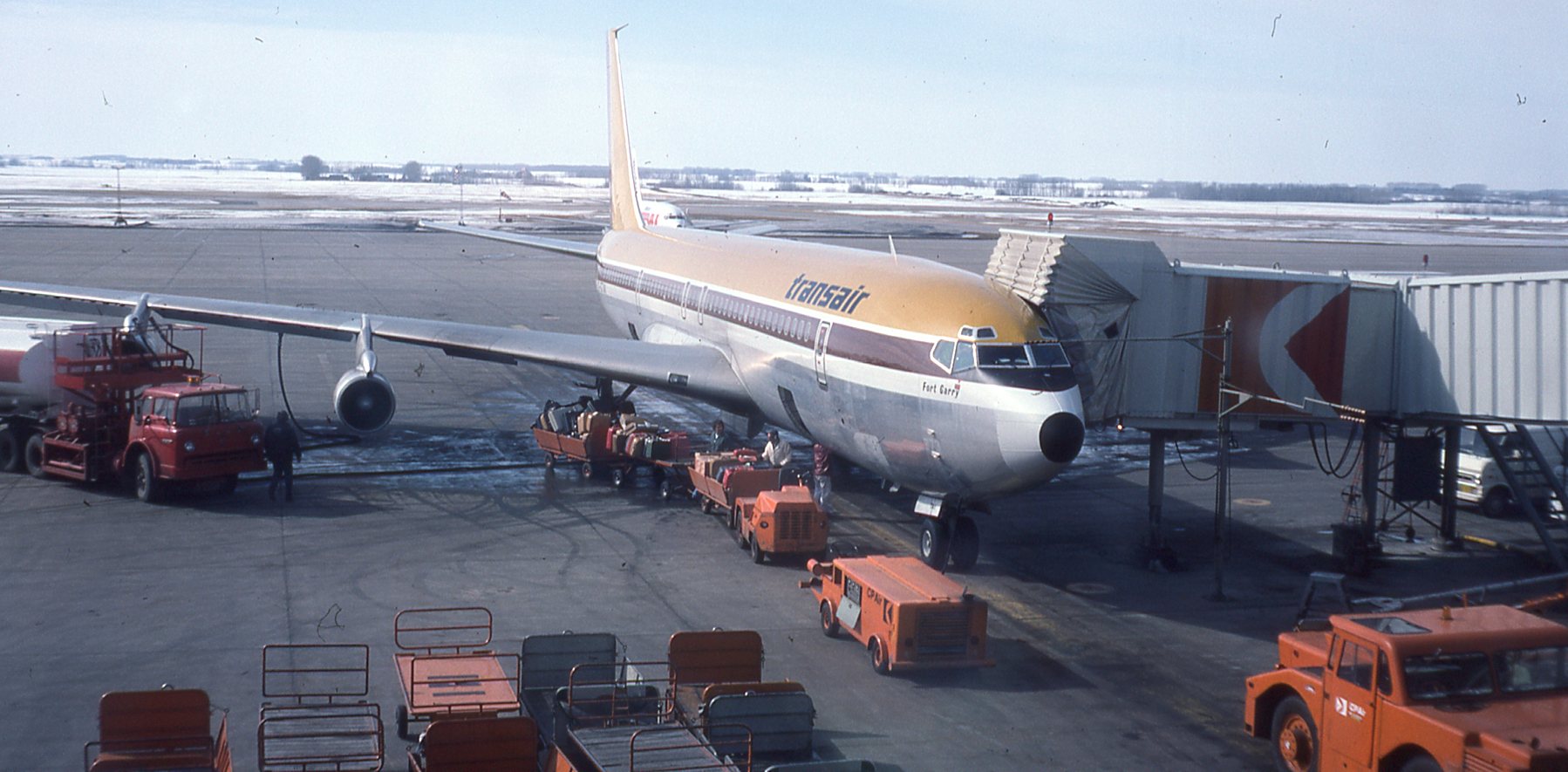 File Transair Boeing 707 351c At Edmonton Jpg Wikimedia