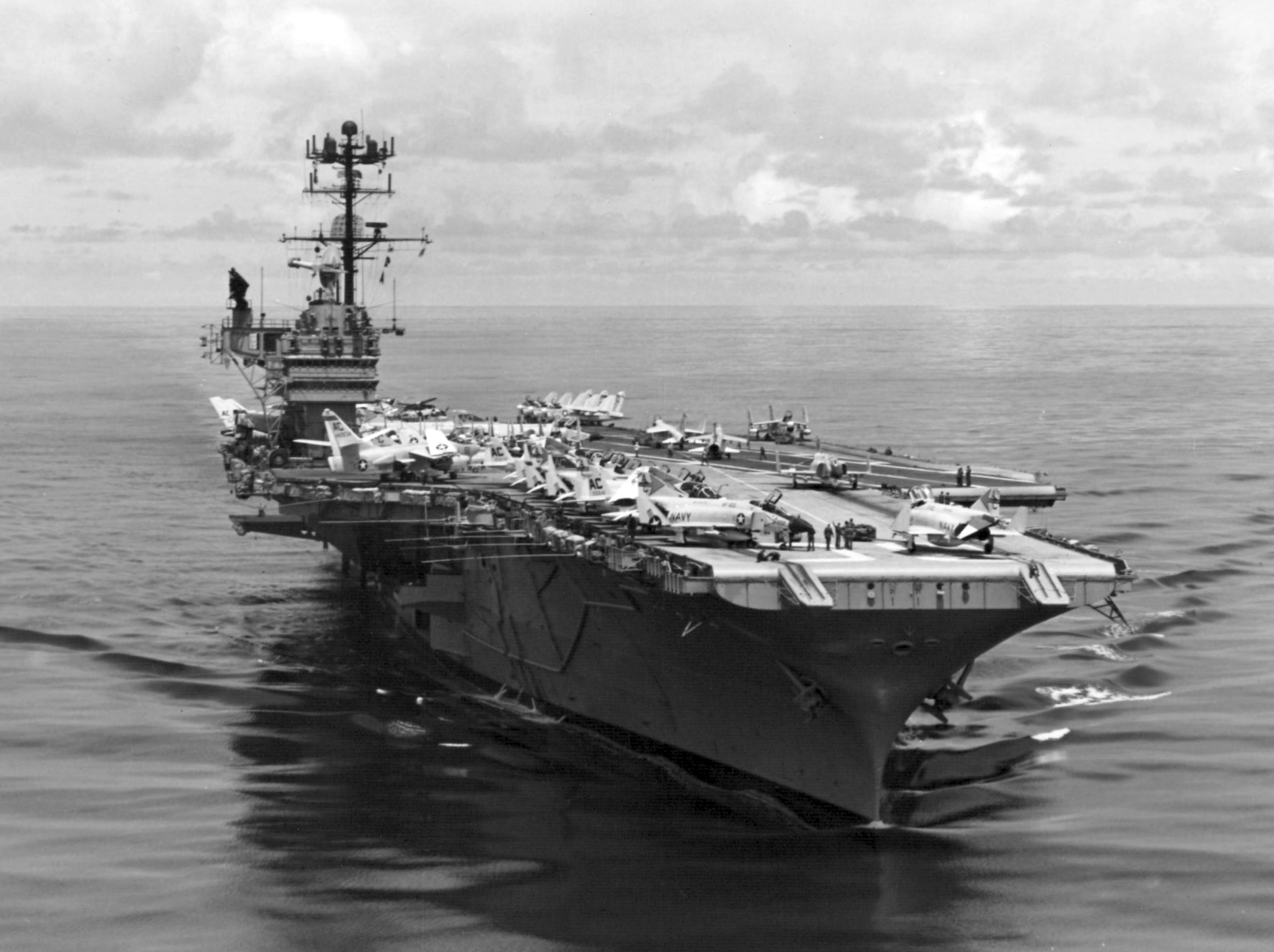 USS Saratoga (CVA-60) at sea in 1969.jpg. 