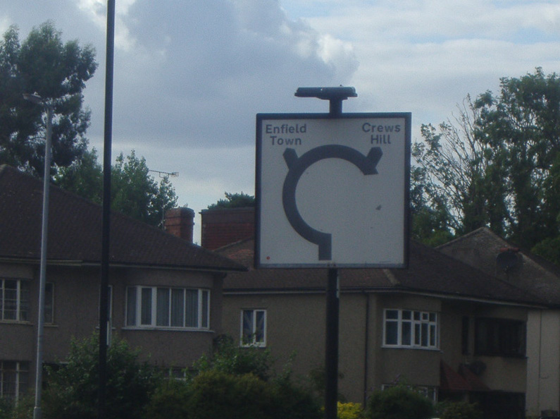 File:Unusual roundabout sign, Myddelton Avenue - geograph.org.uk - 2265621.jpg