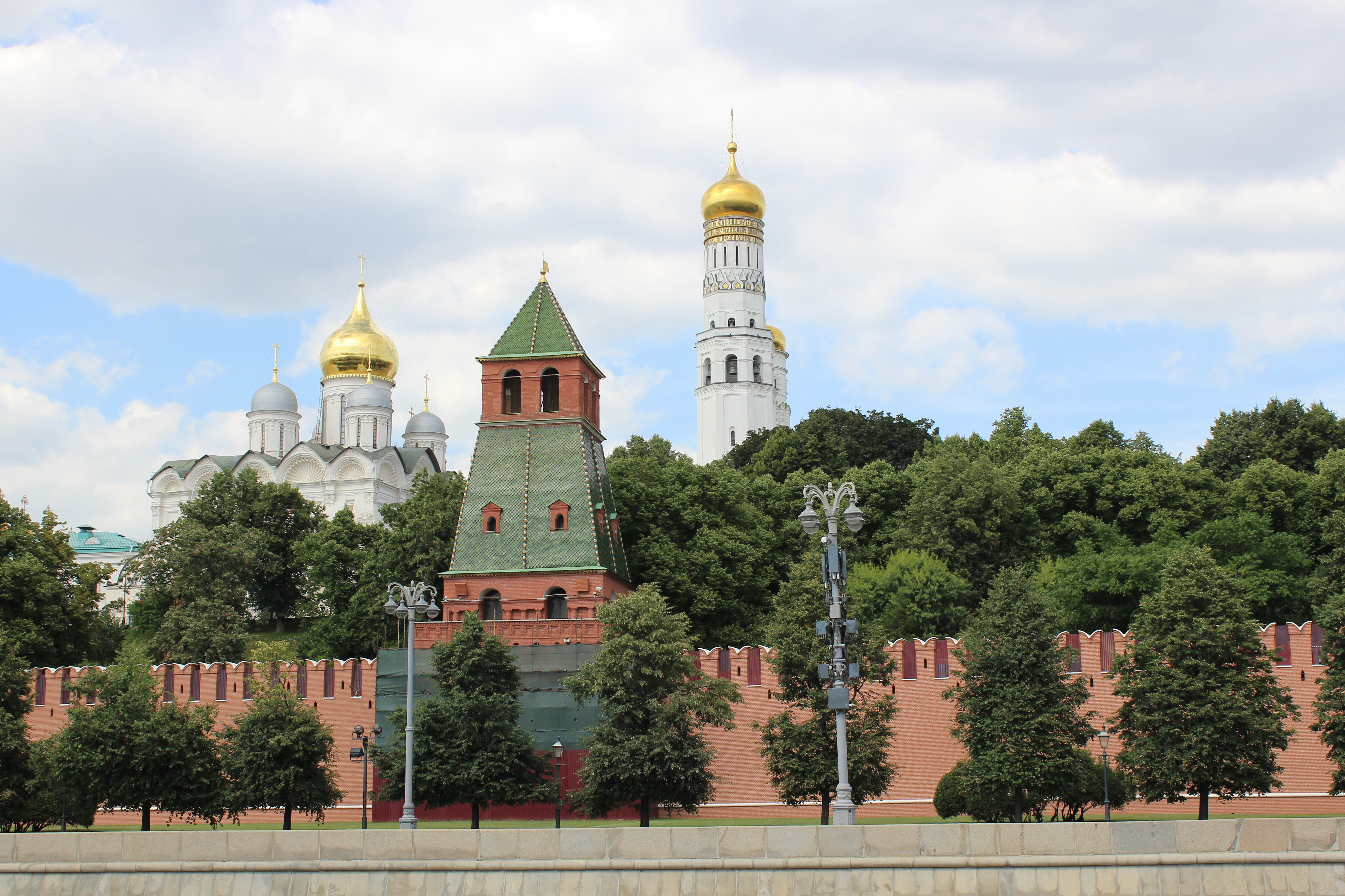 Иконы на башнях московского кремля