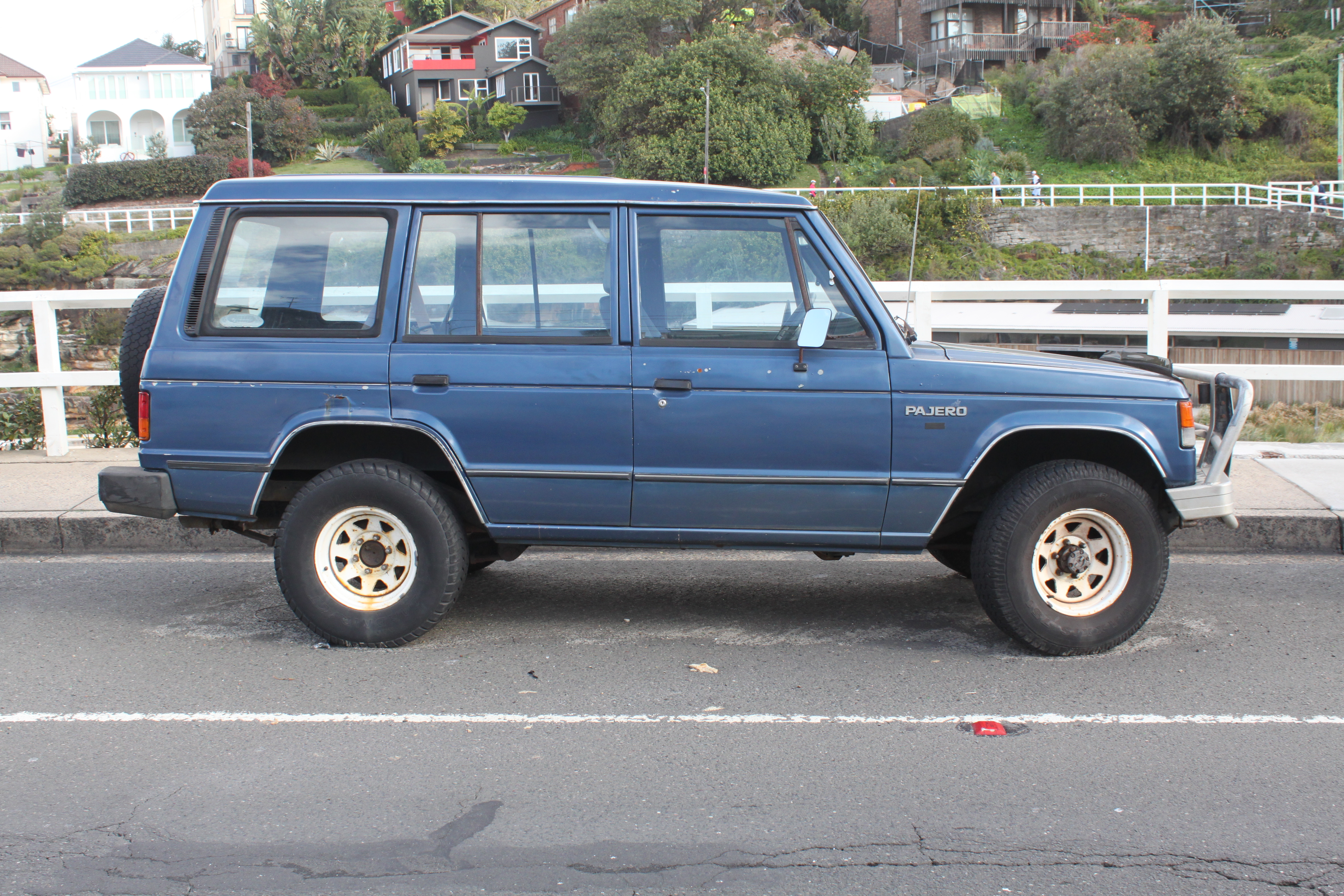 Митсубиси паджеро 1 3.0 бензин. Митсубиси Паджеро 1 поколения. Mitsubishi Pajero 1989. Митсубиси Паджеро 1989г. Mitsubishi Pajero 1984.