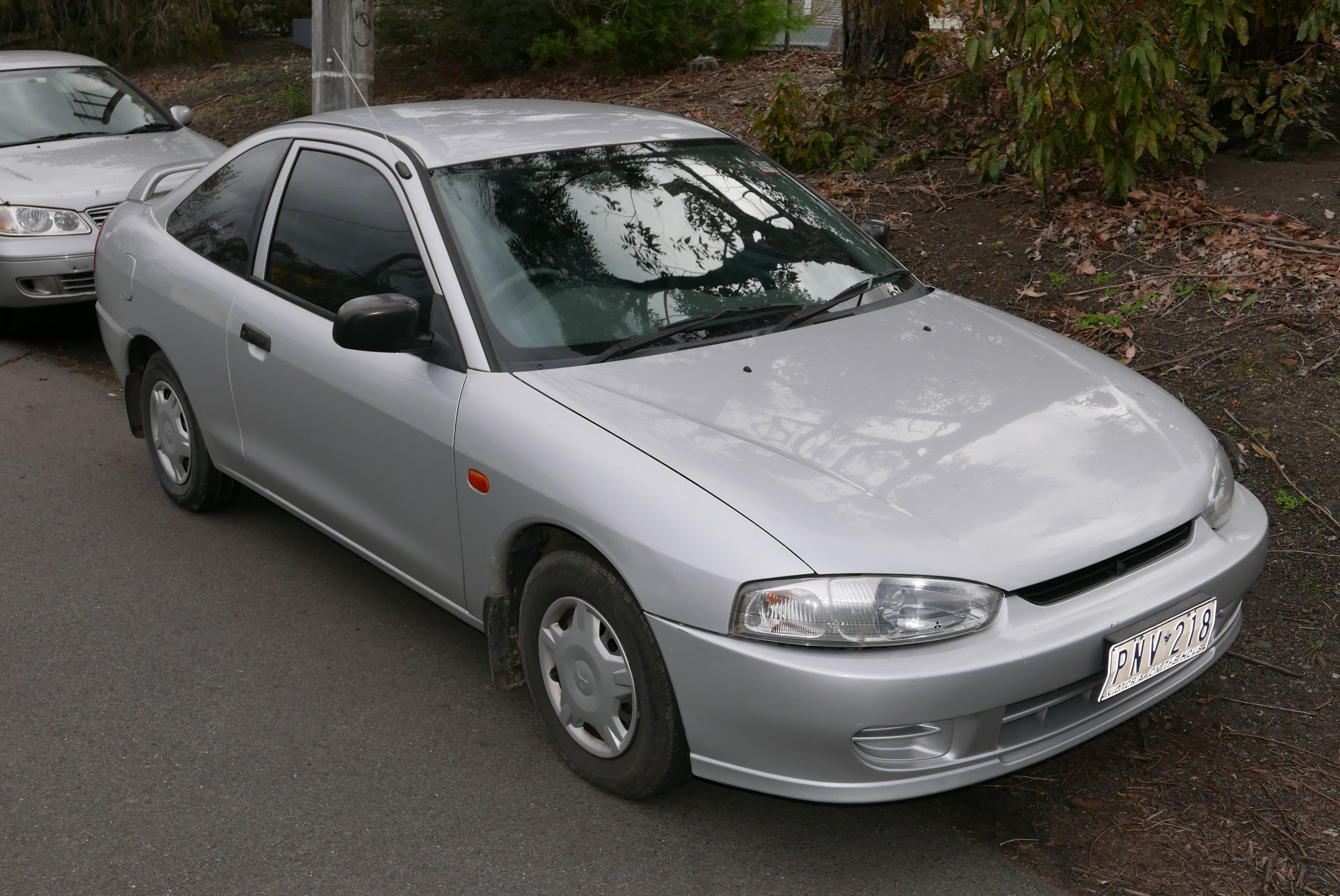 File:1999 Mitsubishi Lancer (CE II) GLi coupe (2015-06-25) 01.jpg