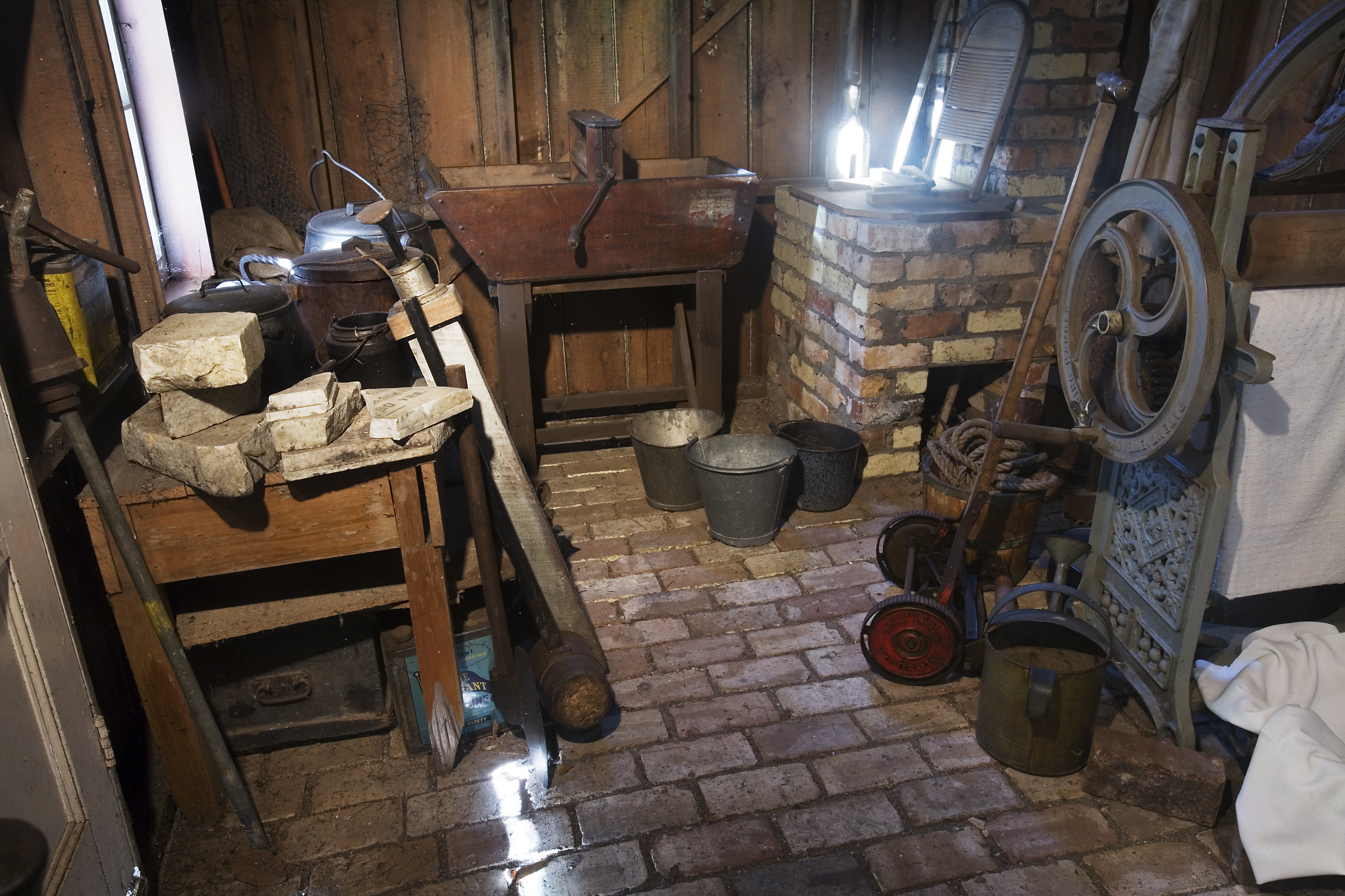 File:19th century toolshed, Auckland - 0855.jpg ...