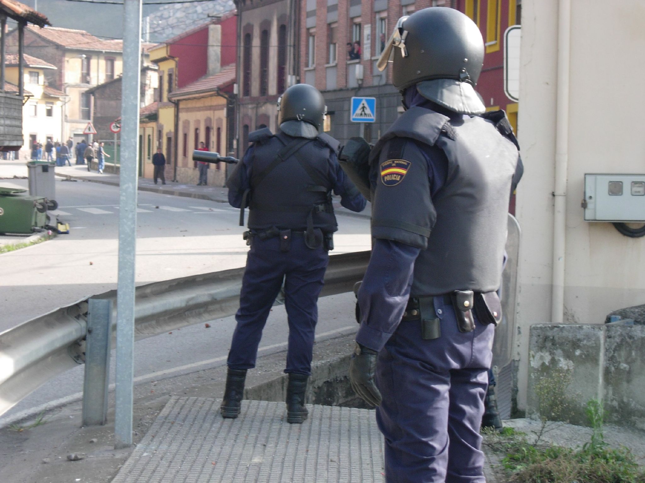 Guantes para policías: ¿anticorte, antipinchazos o las dos? - Policial