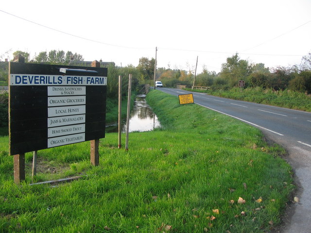 File:Approaching Longbridge Deverill - geograph.org.uk - 261118.jpg