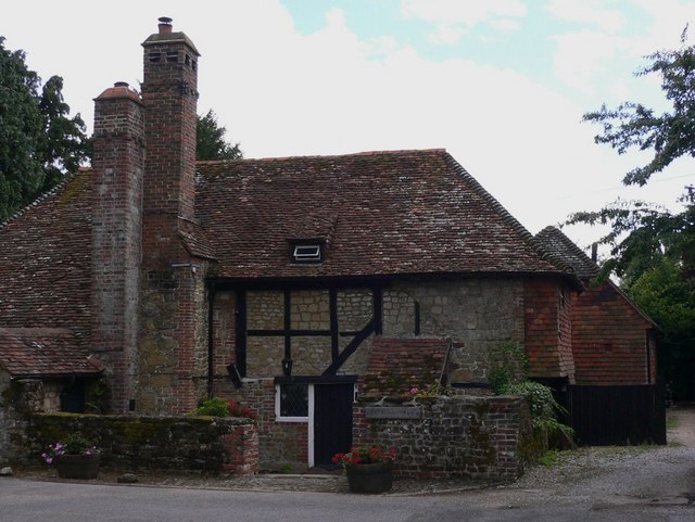 File:Attractive cottage at Crossways in Easebourne - geograph.org.uk - 1398931.jpg