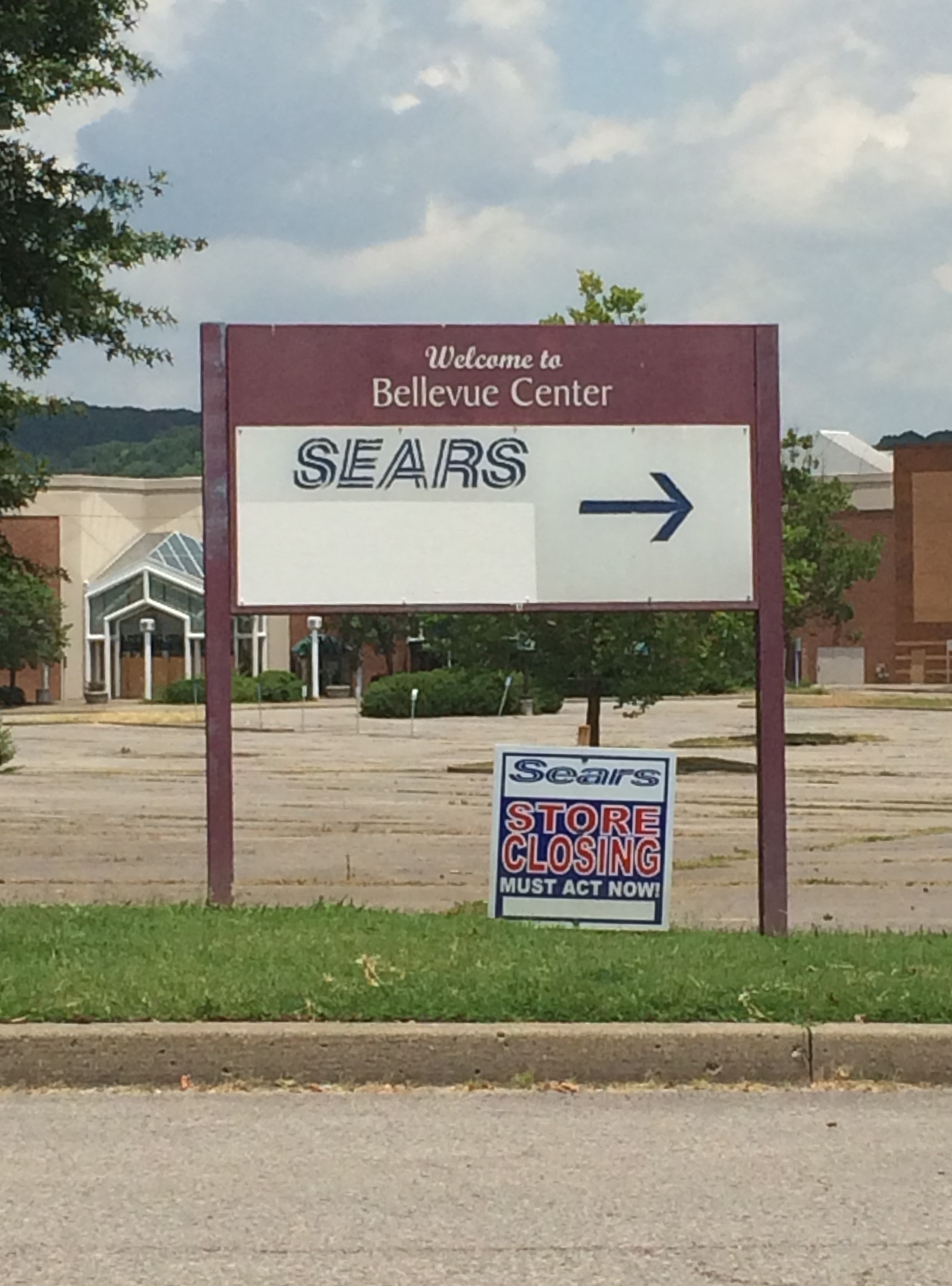 Bellevue Center Mall (now defunct) on opening day (Nashville, TN