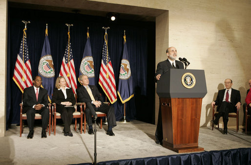 Fil:Ben Bernanke sworn in to the Federal Reserve Post.jpg