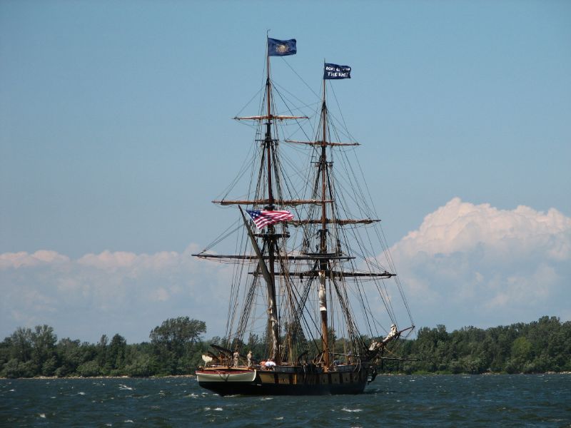 File:Brig Niagara on Bay.jpg