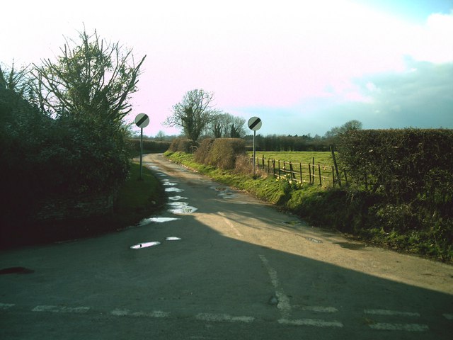 File:Broadwell end of King's Lane - geograph.org.uk - 734993.jpg