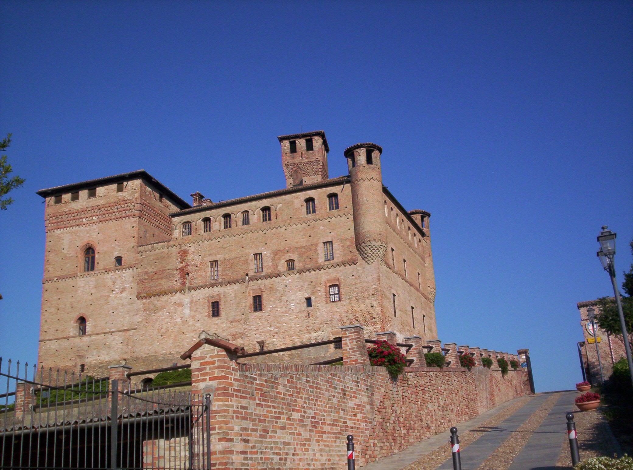 Noleggio estintori a Grinzane Cavour