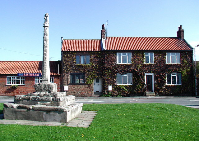 Cross Hill, Brandesburton - geograph.org.uk - 785171