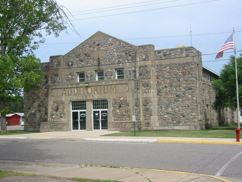 File:Deerwood Auditorium.jpg