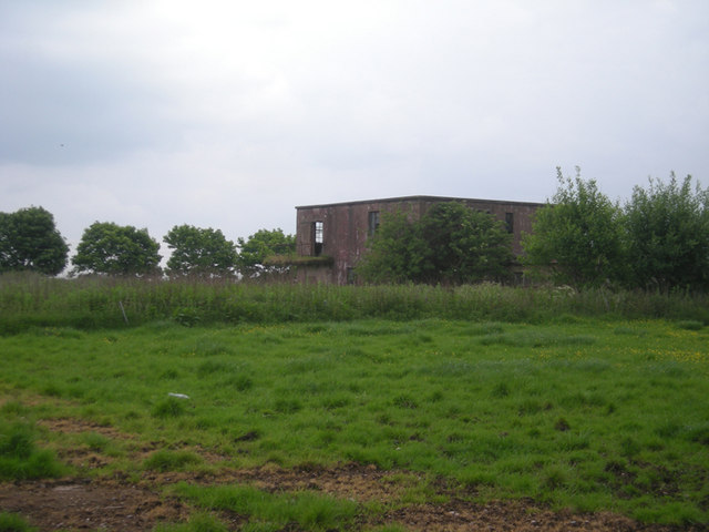 File:Derelict WW2 building - geograph.org.uk - 832714.jpg