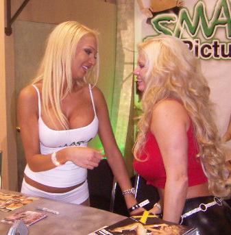 File:Donna Doll at 2007 AEE Friday 4.jpg