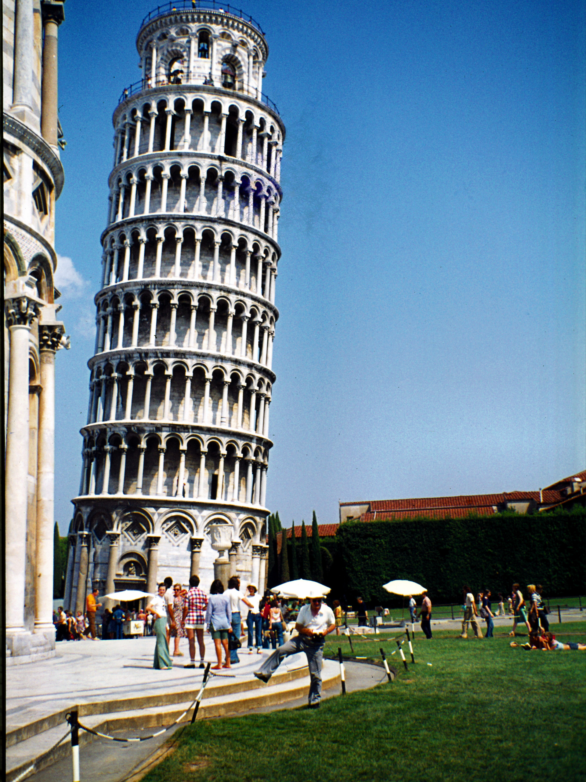 Город где башня. Пиза. Pisa Tower 1964. «Пизанская башня» в селе Бельское. Пизанская башня старые фото.