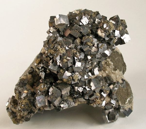 File:Galena-Dolomite-230490.jpg