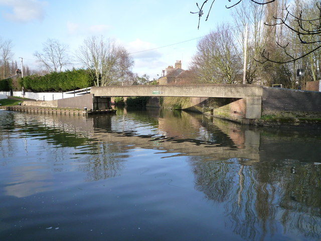 File:Grand Union Canal at the confluence with the River Brent - geograph.org.uk - 1165173.jpg