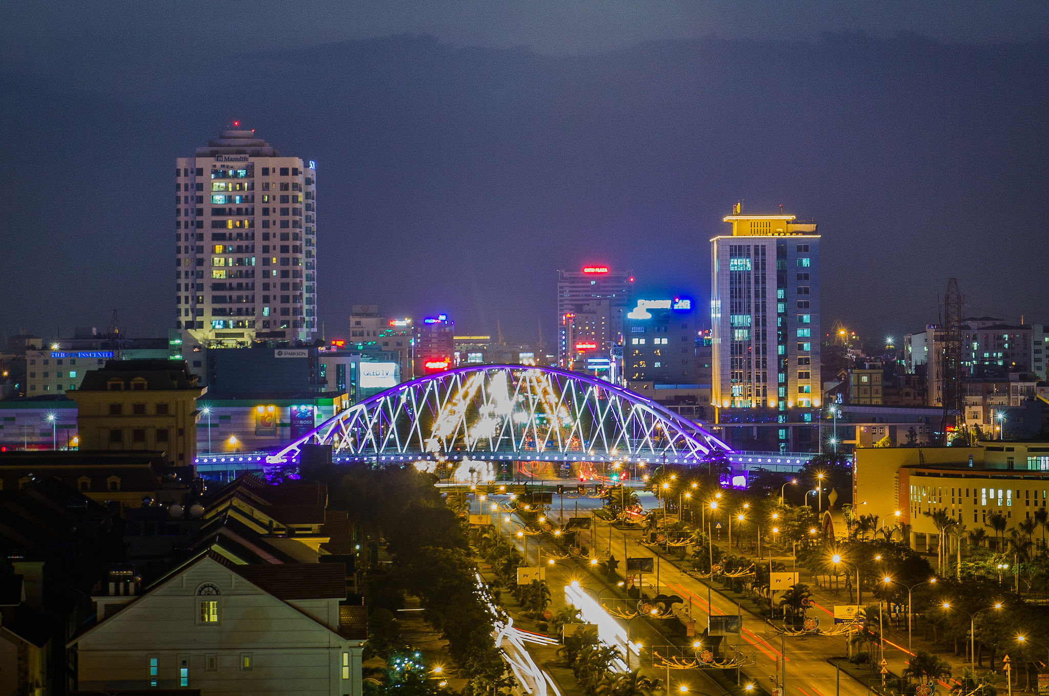 Haiphong, thành phố biển đẹp và sôi động của miền Bắc Việt Nam, là điểm đến lý tưởng cho những ai muốn trốn xa khỏi cuộc sống đô thị ồn ào. Với khung cảnh thiên nhiên tuyệt đẹp và văn hóa đa dạng, Haiphong chắc chắn sẽ làm bạn say mê.