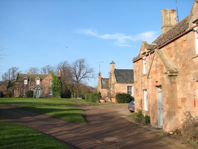 File:Houses, Tyninghame - geograph.org.uk - 117244.jpg