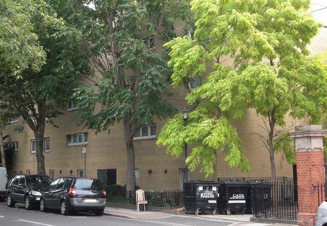 File:Jura House, Plough Way, Rotherhithe, London, SE16 - geograph.org.uk - 1509076.jpg