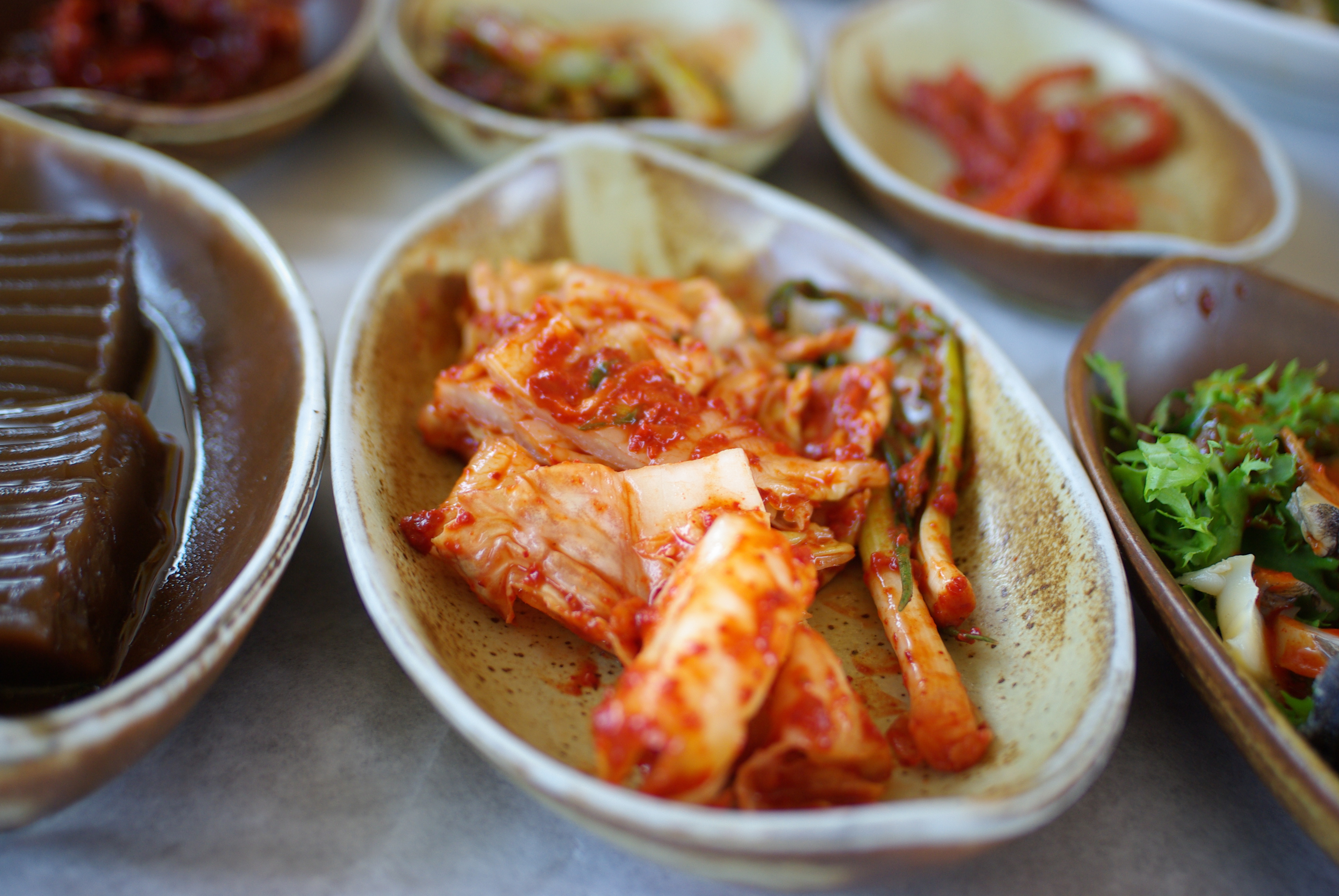 Kimchi загородный. Национальное блюдо Кореи кимчхи. Южная Корея кимчи. Национальные блюда Кореи с кимчи. Южная Корея кухня кимчи.